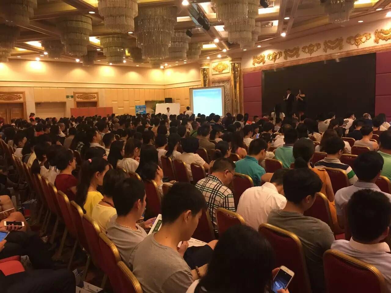 第一頁6月7場(chǎng)線下交流培訓(xùn)會(huì)匯聚上千名外貿(mào)人，火爆各地外貿(mào)圈